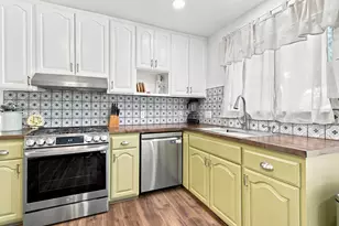 610 E Robinhood Dr, Stockton, CA 95207 - Photo 7