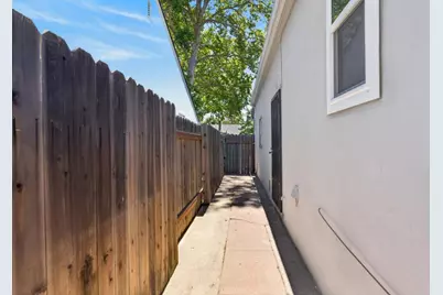 4007 Colonial Way, Sacramento, CA 95817 - Photo 39