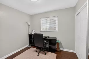 4960 Bradford Dr, Sacramento, CA 95820 - Photo 29