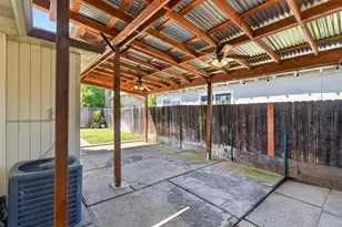 4960 Bradford Dr, Sacramento, CA 95820 - Photo 37