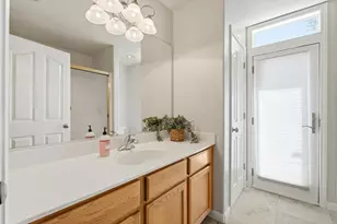 2726 Marina Point Ln, Elk Grove, CA 95758 - Photo 9