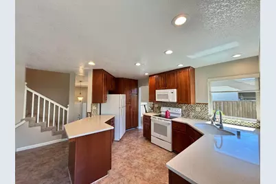 385 Hatteras Way, Sacramento, CA 95831 - Photo 9
