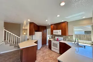 385 Hatteras Way, Sacramento, CA 95831 - Photo 9