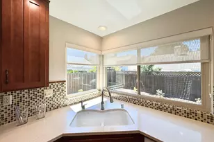 385 Hatteras Way, Sacramento, CA 95831 - Photo 9