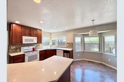 385 Hatteras Way, Sacramento, CA 95831 - Photo 13