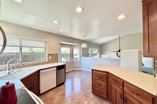 385 Hatteras Way, Sacramento, CA 95831 - Photo 5