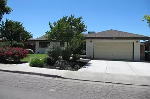 1033 Madison Ave, Los Banos, CA 93635 - Photo 3