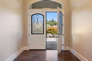 10725 Goldsborough Cir, Oakdale, CA 95361 - Photo 9