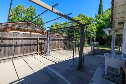 2704 Aston Court, Modesto, CA 95355 - Photo 37