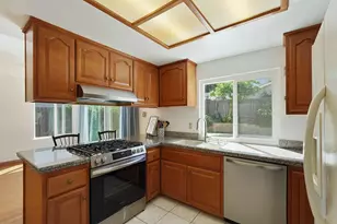 9470 Mira Del Rio Dr, Sacramento, CA 95827 - Photo 17