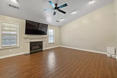 2175 Beechwood Court, Hanford, CA 93230 - Photo 11