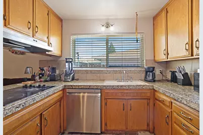 8410 Roxburgh Way, Stockton, CA 95209 - Photo 19
