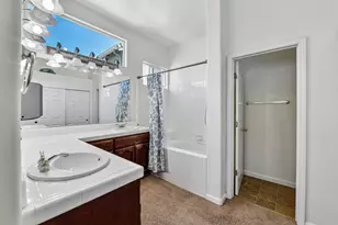 8834 Breaker Point Ct, Elk Grove, CA 95758 - Photo 31