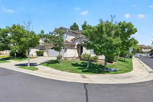 9845 Bobbell Dr, Elk Grove, CA 95757 - Photo 3