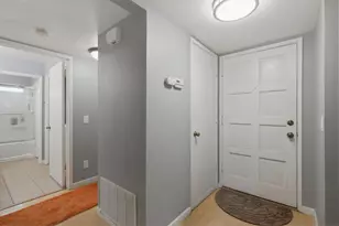8224 Center Pkwy, Sacramento, CA 95823 - Photo 5