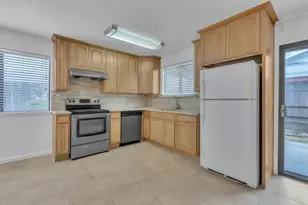 8617 Tiogawoods Dr, Sacramento, CA 95828 - Photo 9
