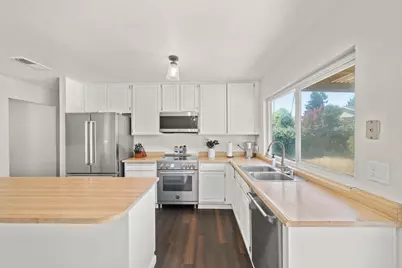 9033 Park Meadows Drive, Elk Grove, CA 95624 - Photo 7