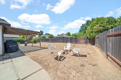 9033 Park Meadows Drive, Elk Grove, CA 95624 - Photo 17