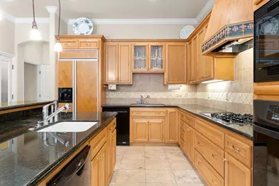7710 Rio Barco Way, Sacramento, CA 95831 - Photo 11