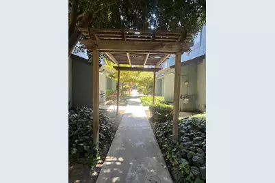 560 Pirinen Lane #E, Modesto, CA 95354 - Photo 3