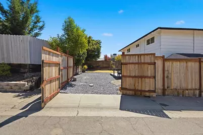 6701 Hillglen Way, Fair Oaks, CA 95628 - Photo 3
