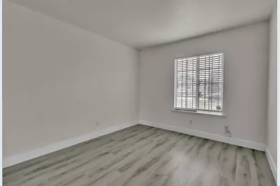 5890 Hollyhurst Way, Sacramento, CA 95823 - Photo 21