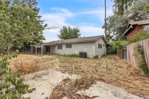 5890 Hollyhurst Way, Sacramento, CA 95823 - Photo 27