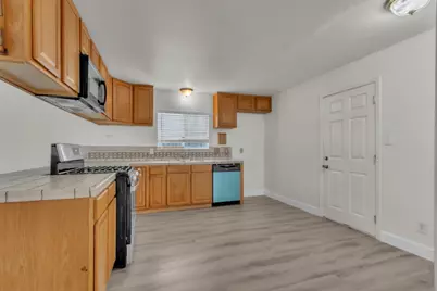 5890 Hollyhurst Way, Sacramento, CA 95823 - Photo 9