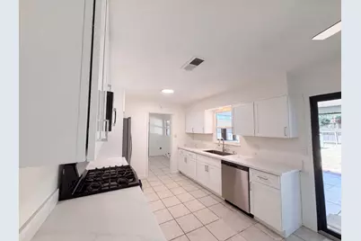 719 N Crescent Avenue, Lodi, CA 95240 - Photo 11