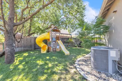 9729 Falcon Meadow Drive, Elk Grove, CA 95624 - Photo 13