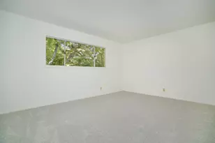 887 Commons Dr, Sacramento, CA 95825 - Photo 29