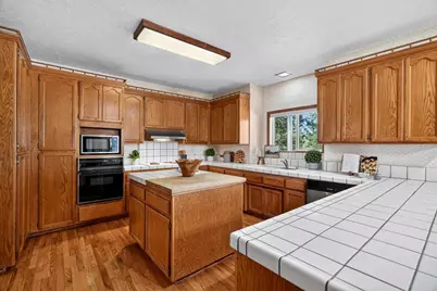 9430 Maris Lane, Elk Grove, CA 95624 - Photo 9