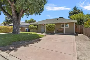 1032 Hawthorne Ave, Modesto, CA 95350 - Photo 1