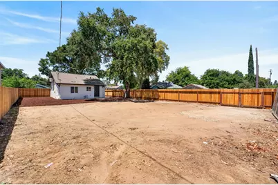2296 Grove Avenue, Sacramento, CA 95815 - Photo 27