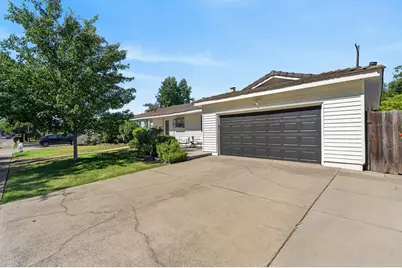 9528 Sara Street, Elk Grove, CA 95624 - Photo 5