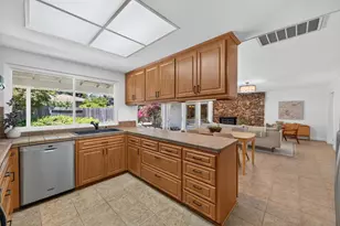 11 Spray Ct, Sacramento, CA 95831 - Photo 5