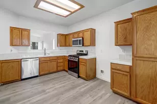 9155 Bungalow Way, Elk Grove, CA 95758 - Photo 13