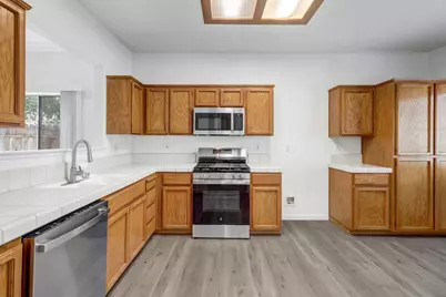 9155 Bungalow Way, Elk Grove, CA 95758 - Photo 3