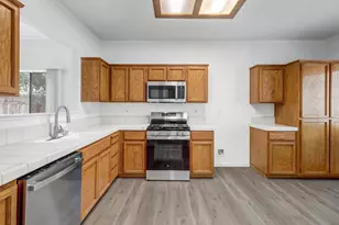 9155 Bungalow Way, Elk Grove, CA 95758 - Photo 3