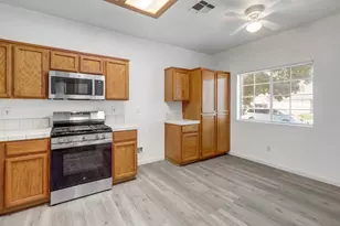 9155 Bungalow Way, Elk Grove, CA 95758 - Photo 15