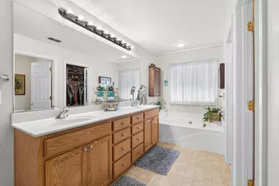 9489 Red Spruce Way, Elk Grove, CA 95624 - Photo 27