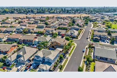 9910 Penela Way, Elk Grove, CA 95757 - Photo 9