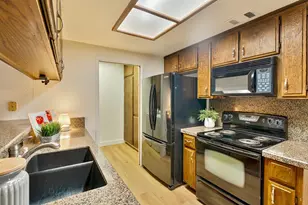 7223 Havenside Dr, Sacramento, CA 95831 - Photo 9