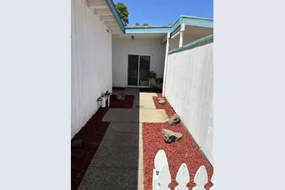 8717 Lorna Court, Elk Grove, CA 95624 - Photo 5