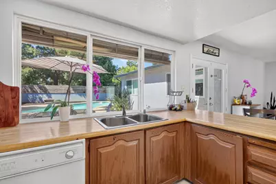 8980 Canberra Dr, Sacramento, CA 95826 - Photo 17
