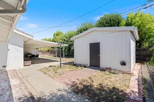 8 W Robinhood Dr, Stockton, CA 95207 - Photo 37
