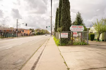 4518 Martin Luther King Jr Blvd, Sacramento, CA 95820 - Photo 5