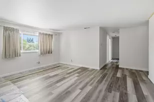 958 E Yorkshire Dr, Stockton, CA 95207 - Photo 5