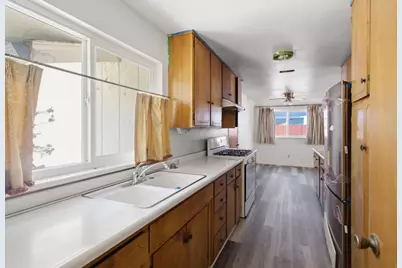 958 E Yorkshire Drive, Stockton, CA 95207 - Photo 11