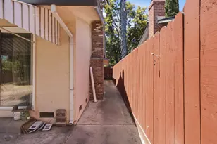 958 E Yorkshire Dr, Stockton, CA 95207 - Photo 23